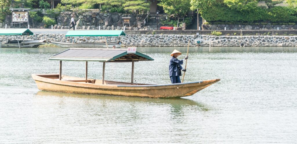 京都嵐山の尾形船でリカちゃんとわたる君に会いましょう