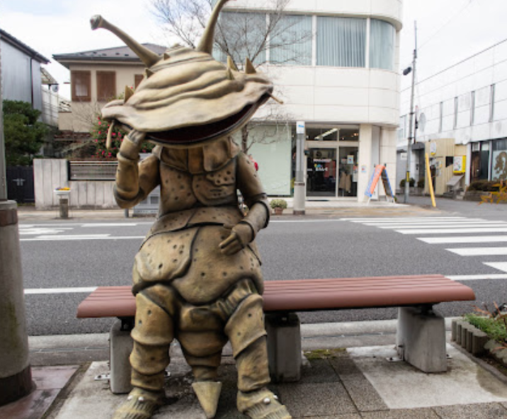 怪獣カネゴンの像　グーグルマップから